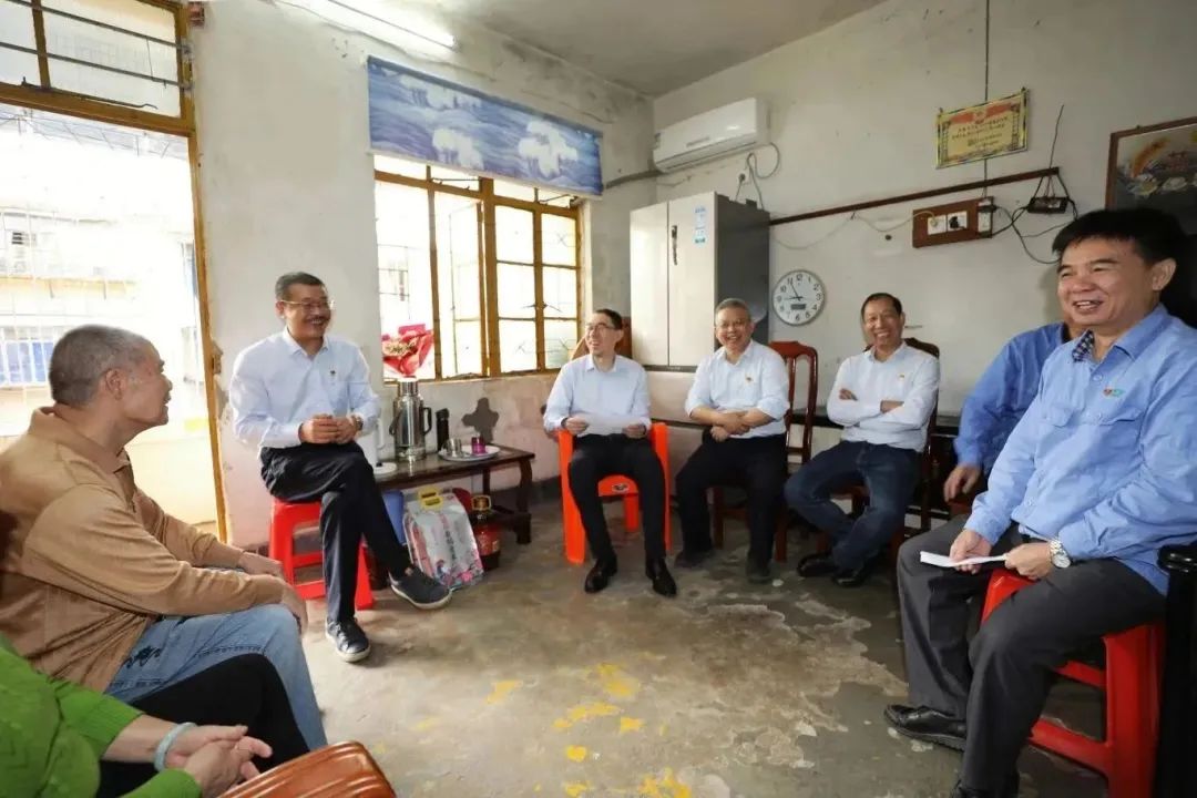 1707272704701247.jpg 海南礦業(yè)開(kāi)展新春慰問(wèn)“送溫暖”活動(dòng)1.jpg