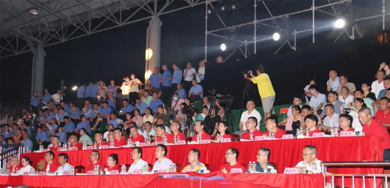 1714532651353998.jpg 海鋼海礦慶祝“五一”國(guó)際勞動(dòng)節(jié)文藝晚會(huì)精彩上演15.jpg