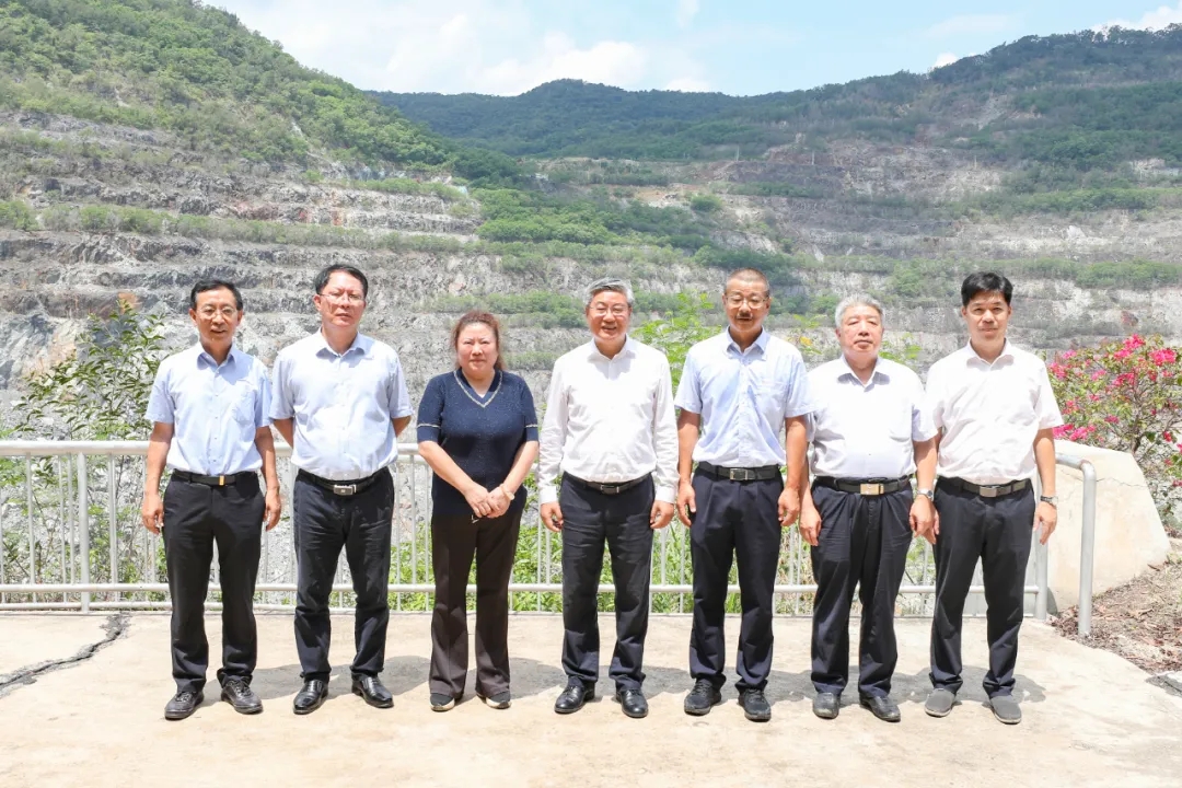 海南省政協(xié)主席李榮燦到海南礦業(yè)調(diào)研1_副本.jpg
