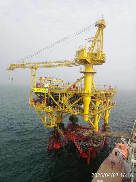洛克石油潿洲10-3油田西區井口平臺海上安裝順利完工