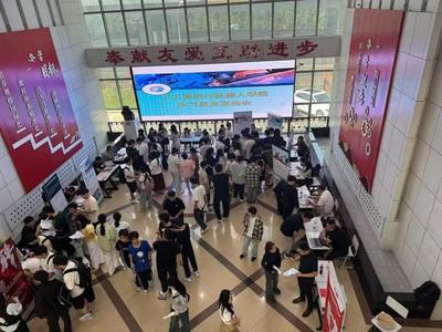 人工智能與機(jī)器人學(xué)院成功舉辦2025年實(shí)習(xí)就業(yè)雙選會，攜手電子與網(wǎng)絡(luò)科技企業(yè)共筑未來人才高地